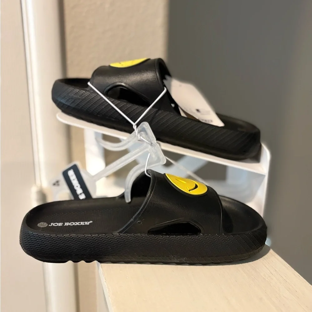 Joe Boxer Kids' Smiley Face Slides Black - multiple youth sizes